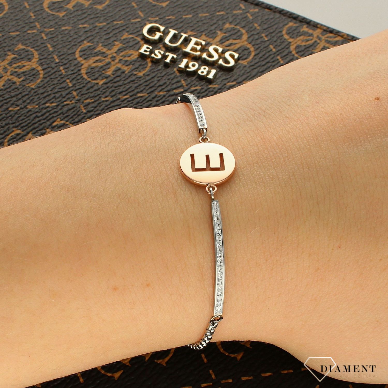 Bransoletka Nomination Italy z kolekcji Milleluci Letters. Wykonana ze stali szlachetnej, zdobiona mieniącymi się, błyszczącymi co złota (2).jpg